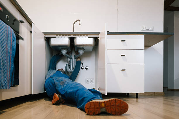 Professional Leak Detection technician working in Urbana, IL